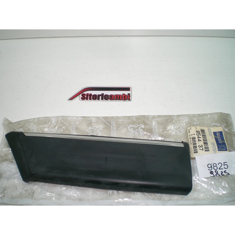 MODANATURA PROTEZIONE LATERALE PARAFANGO ORIGINALE PEUGEOT 405 CODICE  854437 SIDE MOLDING